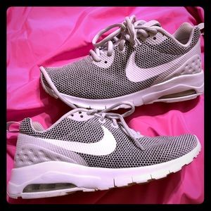 Nike Air size 61/2 gray and white
